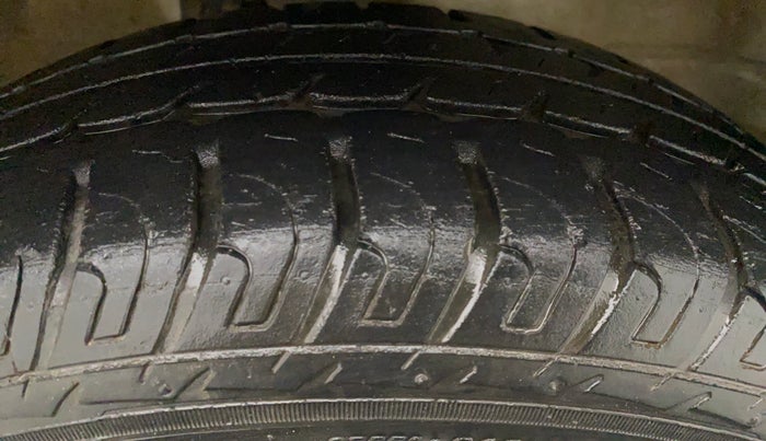 2013 Maruti Wagon R 1.0 VXI, Petrol, Manual, 26,924 km, Right Front Tyre Tread