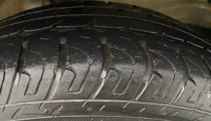 2013 Maruti Wagon R 1.0 VXI, Petrol, Manual, 26,924 km, Left Front Tyre Tread