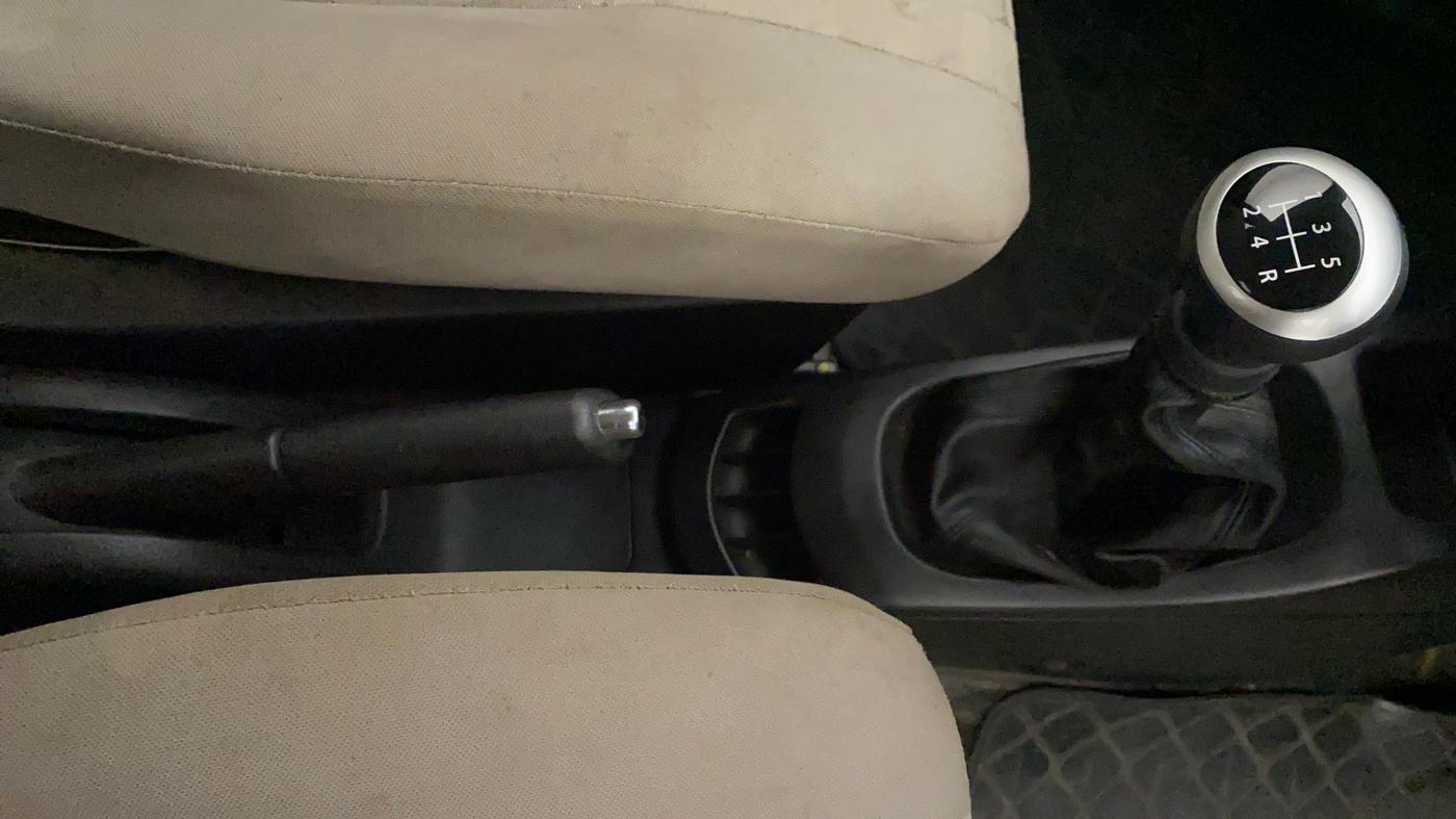 2013 Maruti Wagon R 1.0 VXI, Petrol, Manual, 26,924 km, Gear Lever