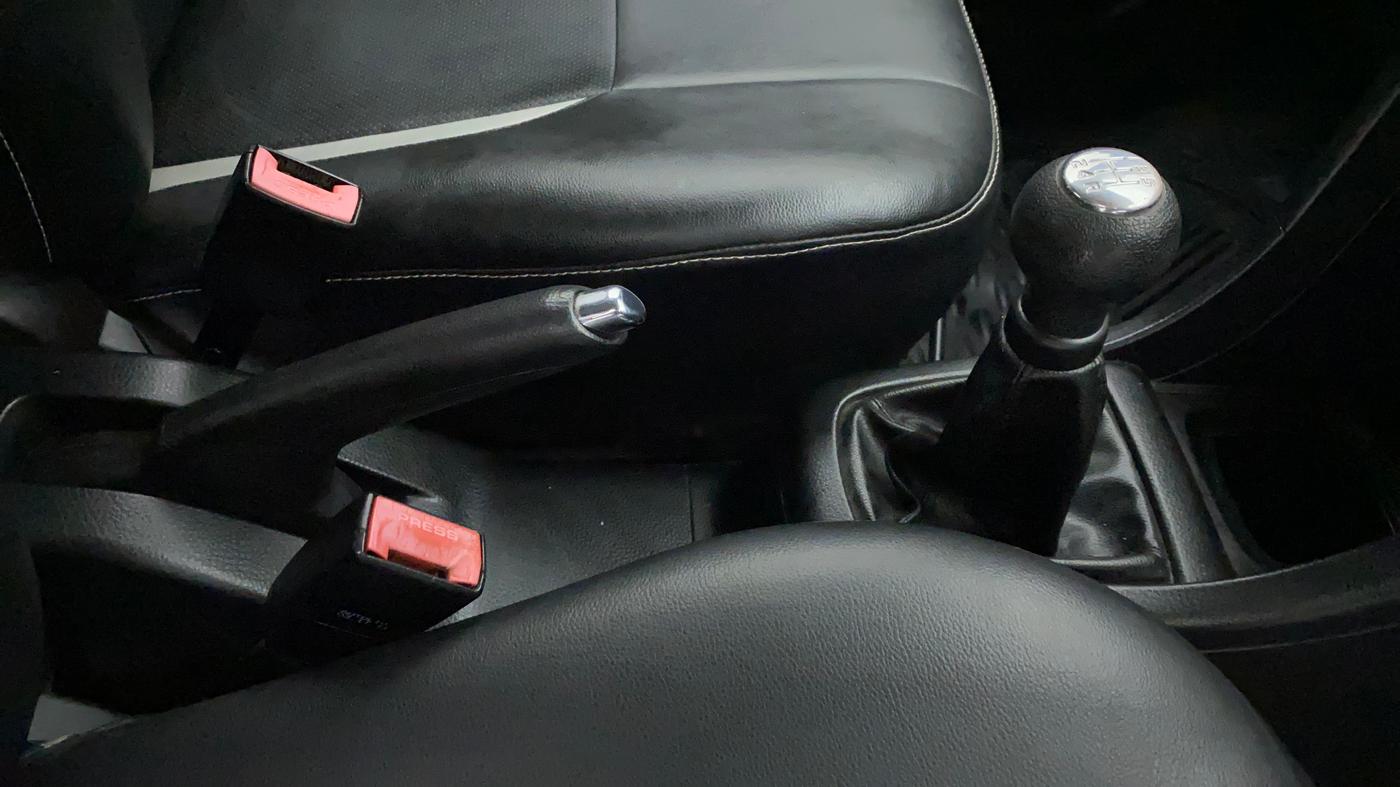 2011 Maruti Swift VXI, Petrol, Manual, 75,674 km, Gear Lever