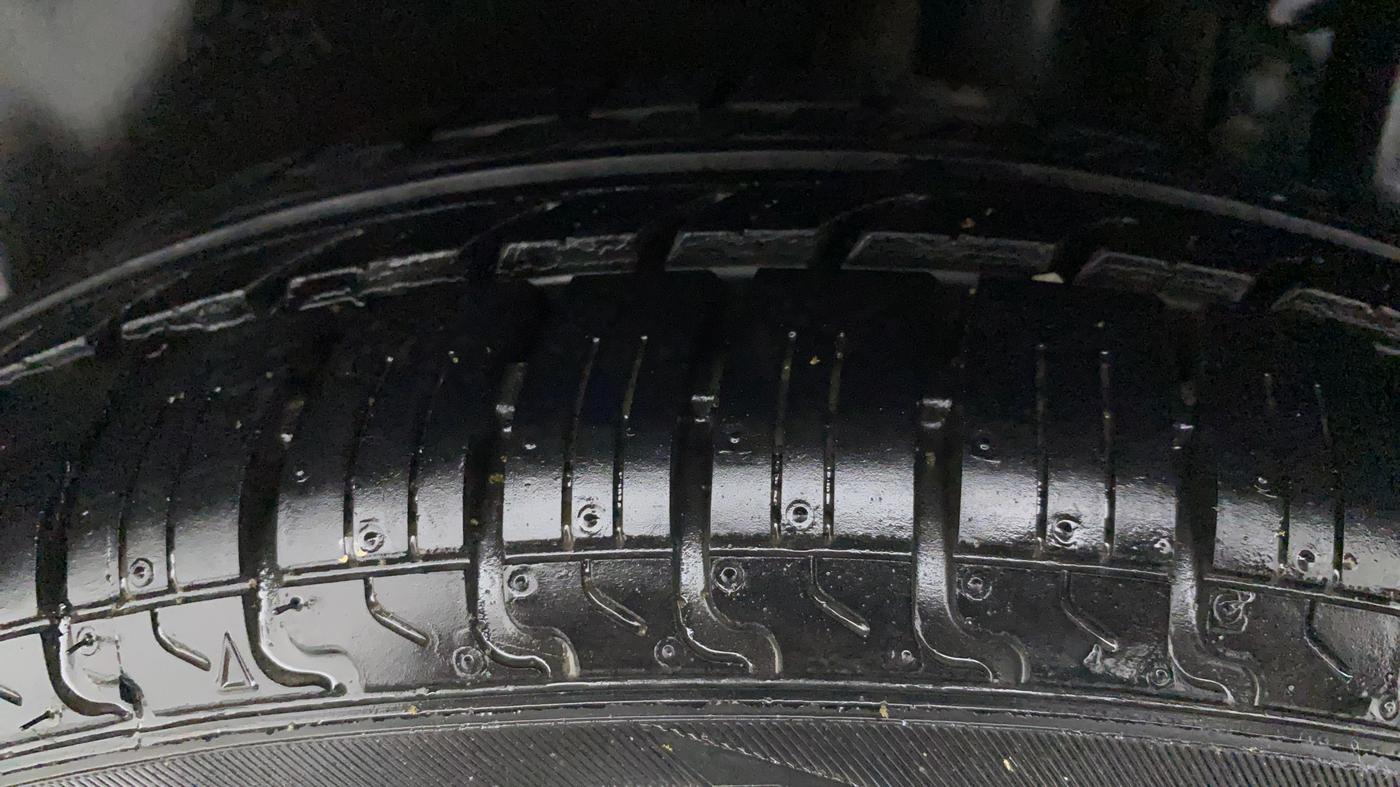 2011 Maruti Swift VXI, Petrol, Manual, 75,674 km, Left Rear Tyre Tread