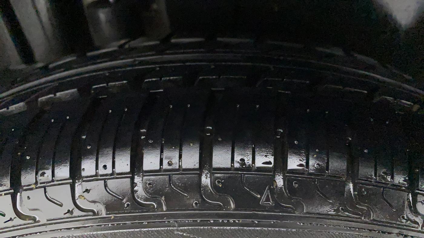 2011 Maruti Swift VXI, Petrol, Manual, 75,674 km, Right Rear Tyre Tread