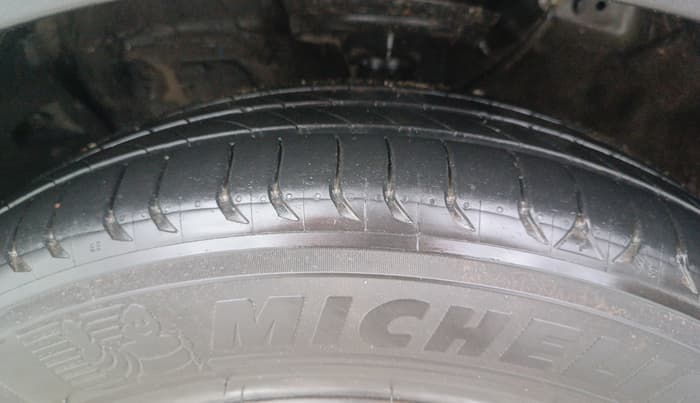 2017 Hyundai Creta SX PLUS AT 1.6 PETROL, Petrol, Automatic, 59,262 km, Left Front Tyre Tread