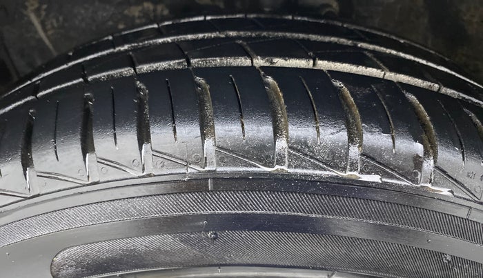 2014 Maruti Celerio VXI d, Petrol, Manual, 34,834 km, Left Front Tyre Tread