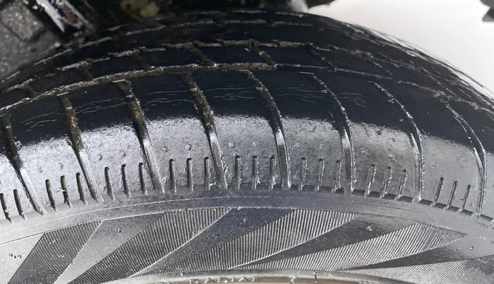 2014 Maruti Celerio VXI d, Petrol, Manual, 34,834 km, Left Rear Tyre Tread