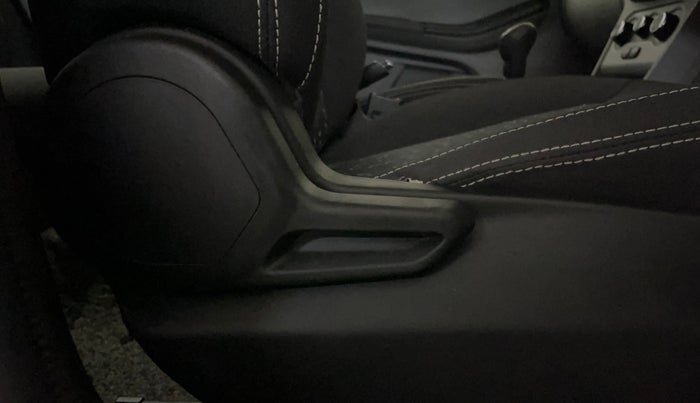 2020 Tata Tiago XT 1.2 REVOTRON, Petrol, Manual, 77,018 km, Driver Side Adjustment Panel