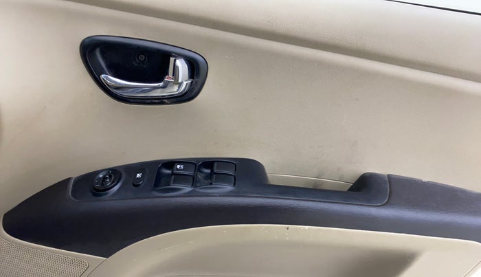 2012 Hyundai i10 MAGNA 1.2, Petrol, Manual, 38,053 km, Driver Side Door Panels Control