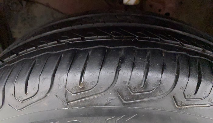 2016 Honda Brio S MT, Petrol, Manual, 92,019 km, Left Front Tyre Tread