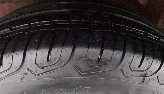 2016 Honda Brio S MT, Petrol, Manual, 92,019 km, Right Rear Tyre Tread