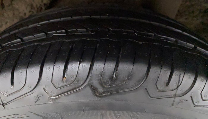 2016 Honda Brio S MT, Petrol, Manual, 92,019 km, Left Rear Tyre Tread