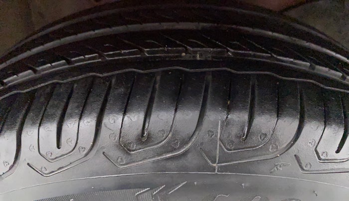 2016 Honda Brio S MT, Petrol, Manual, 92,019 km, Right Front Tyre Tread