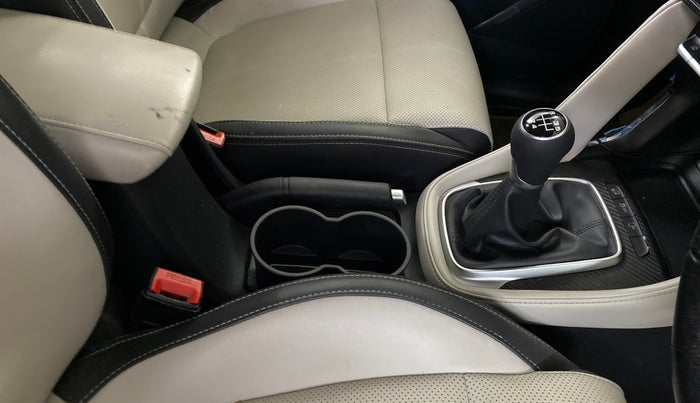 2022 MG ASTOR SHARP 1.5 MT, Petrol, Manual, 17,721 km, Gear Lever