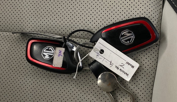 2022 MG ASTOR SHARP 1.5 MT, Petrol, Manual, 17,721 km, Key Close Up