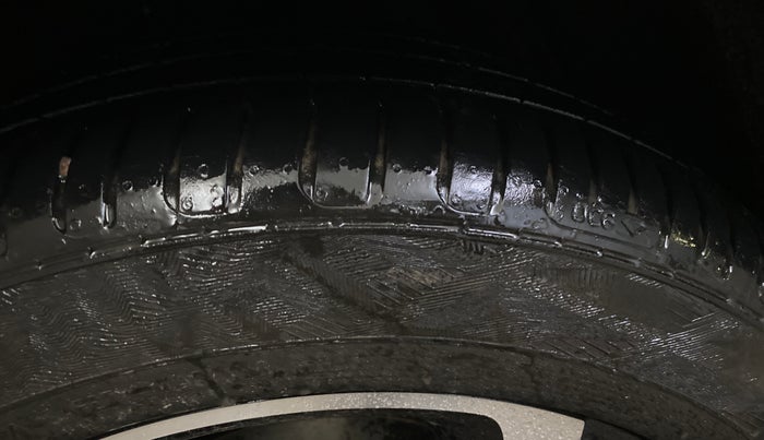 2022 MG ASTOR SHARP 1.5 MT, Petrol, Manual, 17,721 km, Left Front Tyre Tread