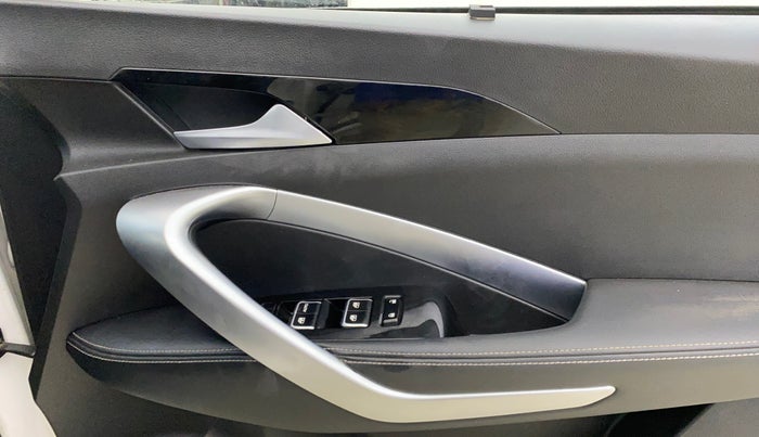 2020 MG HECTOR SHARP 1.5 DCT PETROL, Petrol, Automatic, 61,097 km, Driver Side Door Panels Control