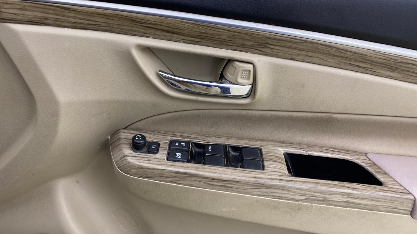 2020 Maruti Ciaz ALPHA  AT 1.5 SHVS PETROL, Petrol, Automatic, 89,989 km, Driver Side Door Panels Control