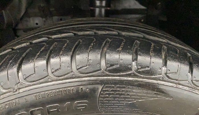 2018 Maruti Vitara Brezza VDI, Diesel, Manual, 79,856 km, Left Front Tyre Tread