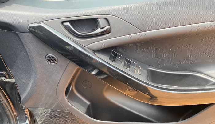 2021 Tata NEXON XZA PLUS (O) PETROL DARK EDITION, Petrol, Automatic, 36,153 km, Driver Side Door Panels Control