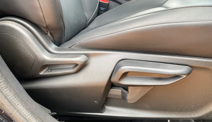 2021 Tata NEXON XZA PLUS (O) PETROL DARK EDITION, Petrol, Automatic, 36,153 km, Driver Side Adjustment Panel
