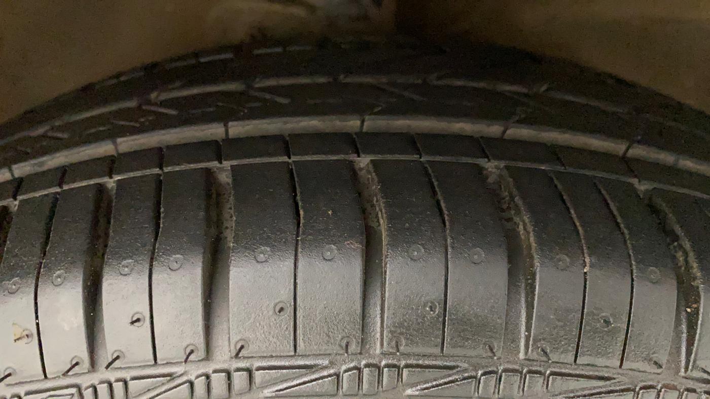2015 Maruti Celerio VXI AMT, Petrol, Automatic, 48,766 km, Right Front Tyre Tread