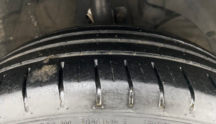 2019 Toyota Glanza V, Petrol, Manual, 64,625 km, Right Front Tyre Tread
