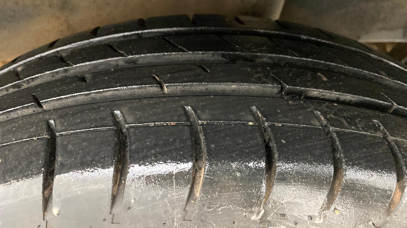2017 Renault Kwid CLIMBER 1.0 AT, Petrol, Automatic, 60,673 km, Left Rear Tyre Tread