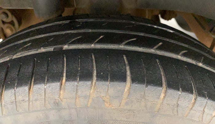 2016 Mahindra Kuv100 K2 6 STR, Petrol, Manual, 78,210 km, Right Rear Tyre Tread