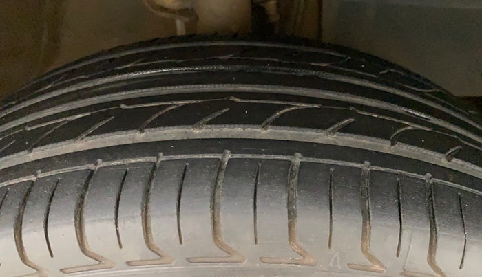 2016 Mahindra Kuv100 K2 6 STR, Petrol, Manual, 78,210 km, Right Front Tyre Tread