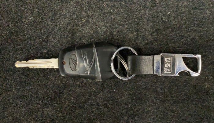 2016 Mahindra Kuv100 K2 6 STR, Petrol, Manual, 78,210 km, Key Close Up