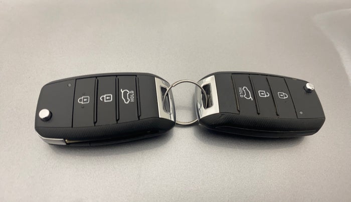 2021 KIA SONET HTK 1.2, Petrol, Manual, 29,785 km, Key Close Up