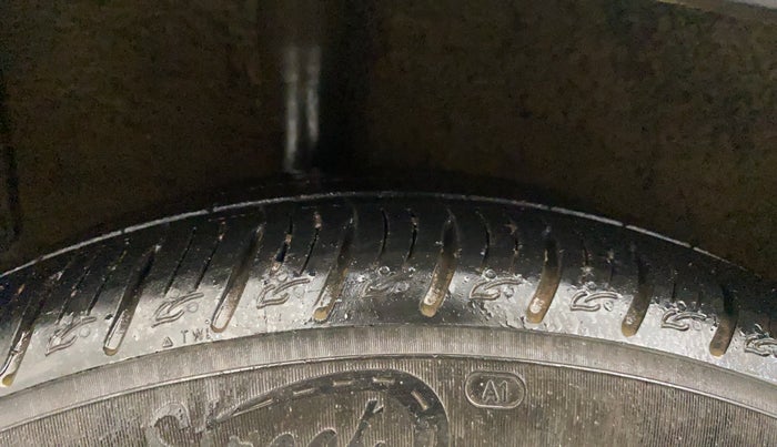 2021 KIA SONET HTK 1.2, Petrol, Manual, 29,785 km, Right Rear Tyre Tread