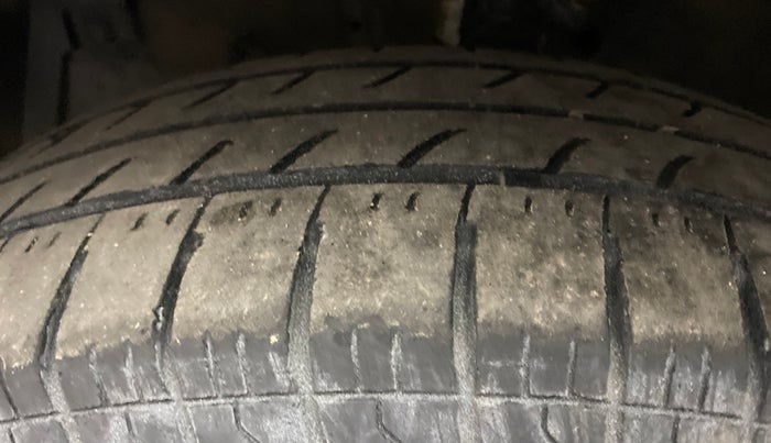 2015 Maruti Swift Dzire VXI, Petrol, Manual, 98,389 km, Left Front Tyre Tread