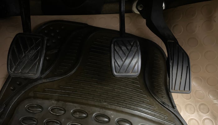 2015 Maruti Swift Dzire VXI, Petrol, Manual, 98,389 km, Pedals