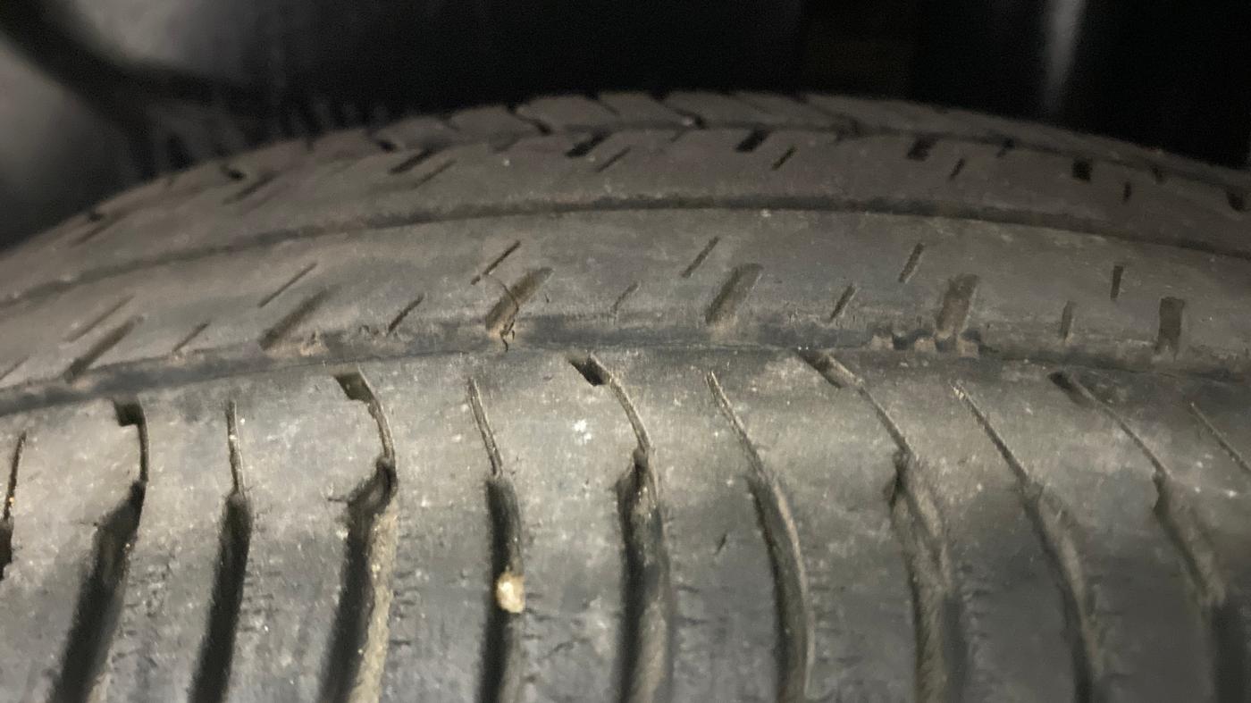 2015 Maruti Swift Dzire VXI, Petrol, Manual, 98,389 km, Left Rear Tyre Tread