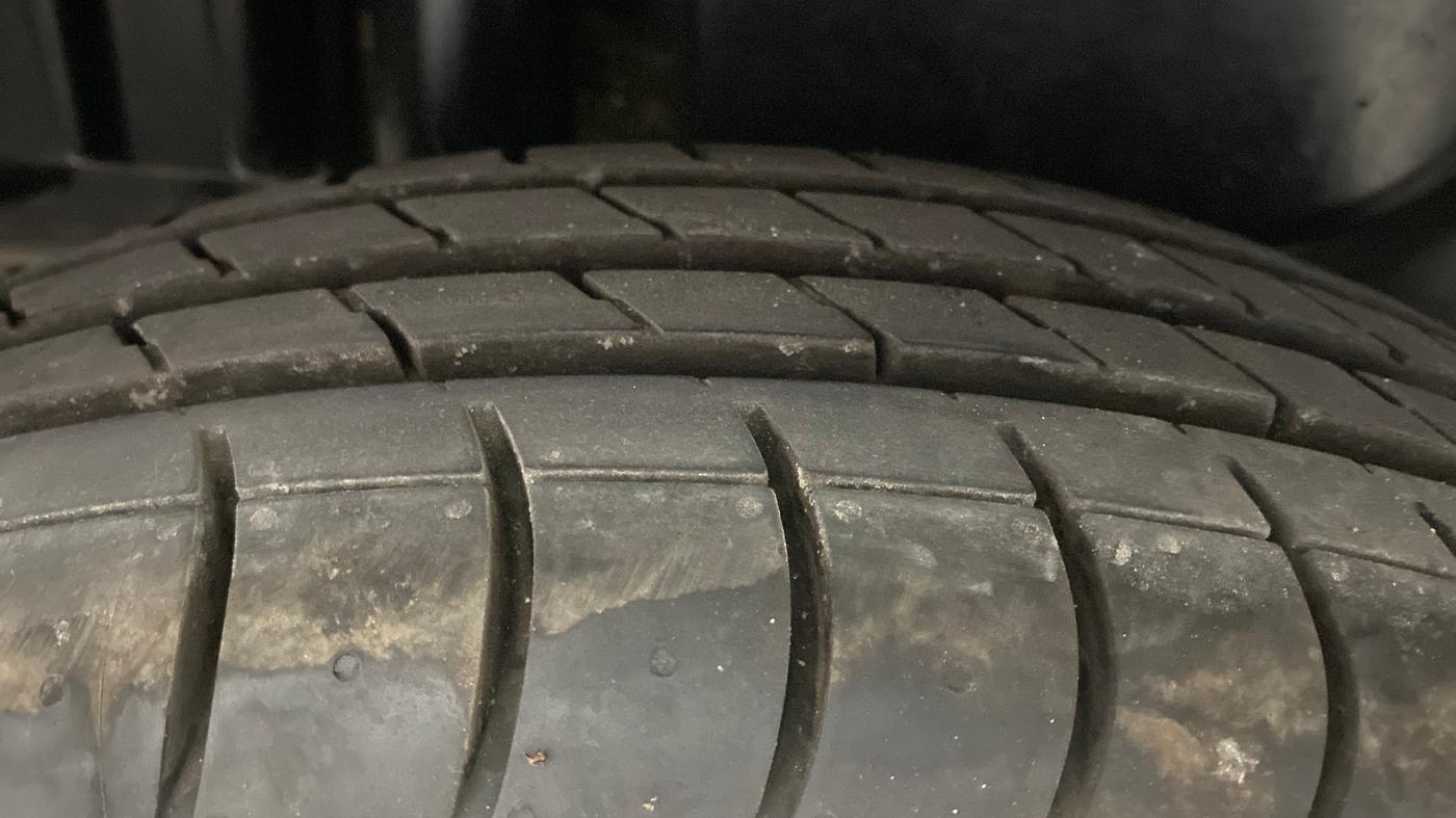 2015 Maruti Swift Dzire VXI, Petrol, Manual, 98,389 km, Right Rear Tyre Tread