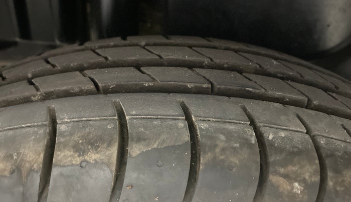 2015 Maruti Swift Dzire VXI, Petrol, Manual, 98,389 km, Right Rear Tyre Tread