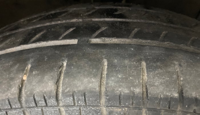 2015 Maruti Swift Dzire VXI, Petrol, Manual, 98,389 km, Right Front Tyre Tread
