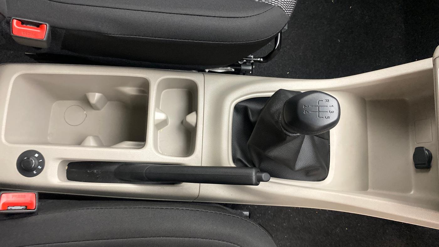 2025 Renault TRIBER Evolution, Petrol, Manual, 50 km, Gear Lever
