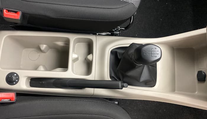 2025 Renault TRIBER Evolution, Petrol, Manual, 50 km, Gear Lever
