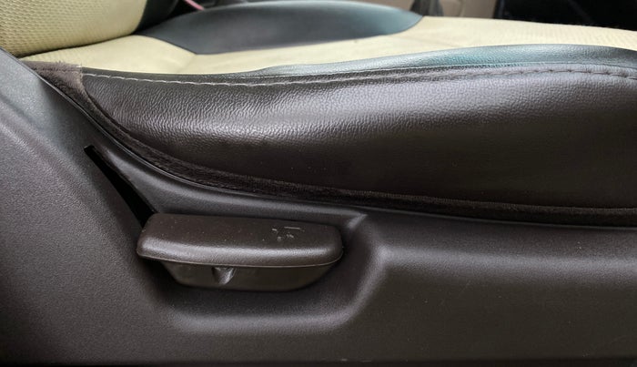 2010 Hyundai Santro Xing GLS, Petrol, Manual, 19,526 km, Driver Side Adjustment Panel
