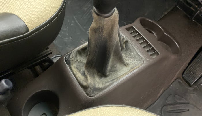 2010 Hyundai Santro Xing GLS, Petrol, Manual, 19,526 km, Gear lever - Boot cover slightly torn