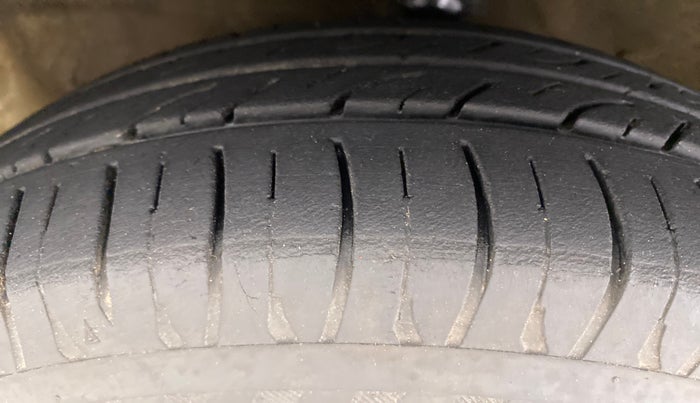 2010 Hyundai Santro Xing GLS, Petrol, Manual, 19,526 km, Left Front Tyre Tread