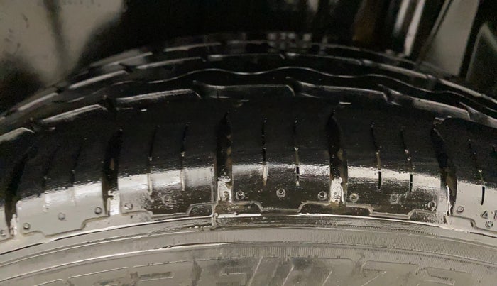 2021 Maruti Vitara Brezza LXI, Petrol, Manual, 84,895 km, Left Rear Tyre Tread