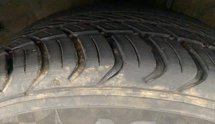 2013 Hyundai i20 SPORTZ 1.2, Petrol, Manual, 27,240 km, Right Front Tyre Tread