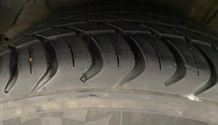 2013 Hyundai i20 SPORTZ 1.2, Petrol, Manual, 27,240 km, Right Rear Tyre Tread