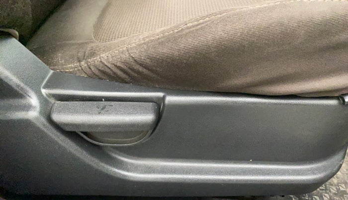 2013 Hyundai i20 SPORTZ 1.2, Petrol, Manual, 27,240 km, Driver Side Adjustment Panel