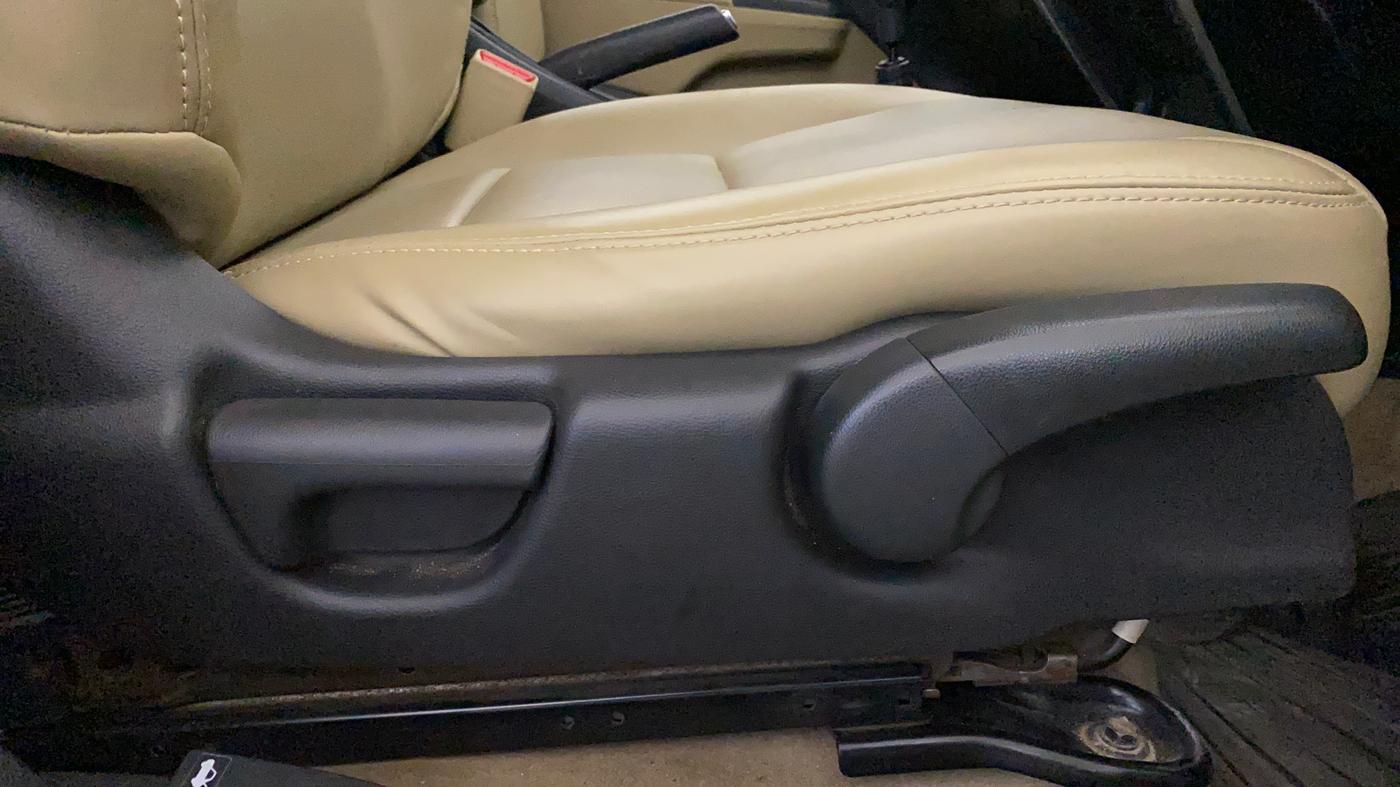 2015 Honda City 1.5L I-VTEC SV, Petrol, Manual, 1,04,318 km, Driver Side Adjustment Panel