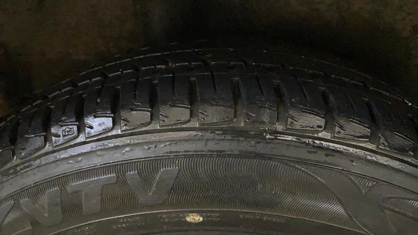 2015 Honda City 1.5L I-VTEC SV, Petrol, Manual, 1,04,318 km, Right Rear Tyre Tread