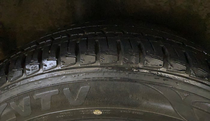 2015 Honda City 1.5L I-VTEC SV, Petrol, Manual, 1,03,783 km, Right Rear Tyre Tread