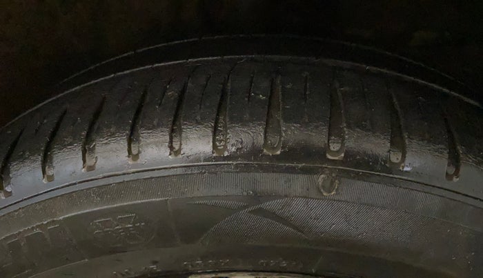 2015 Honda City 1.5L I-VTEC SV, Petrol, Manual, 1,03,783 km, Right Front Tyre Tread